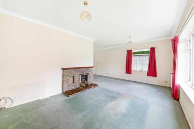 OPEN-PLAN LIVING DINING ROOM