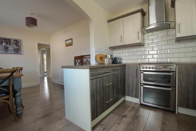 4 bed Semi-Detached Bungalow for sale Image 7