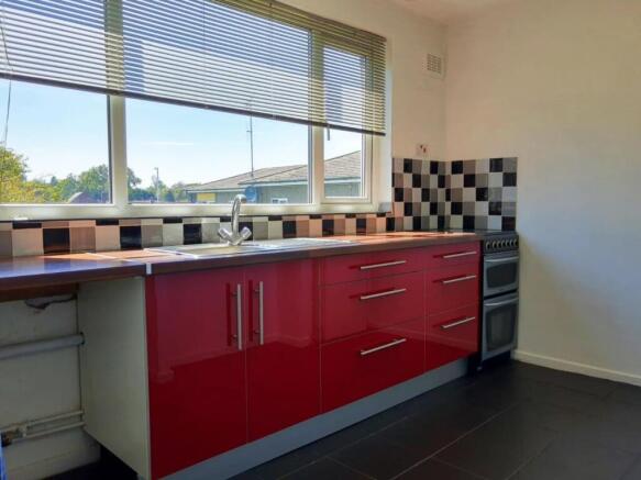 Kitchen 1.jpeg