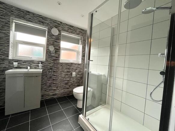 7 Morden st - bathroom 1.jpg