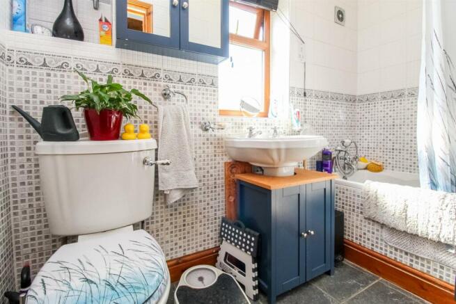 BATHROOM/W.C.
