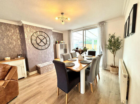 Sitting/Dining Ro...