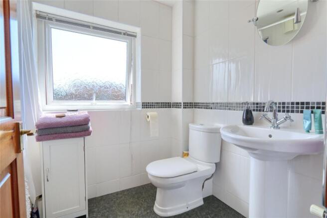 Family Bathroom 1
