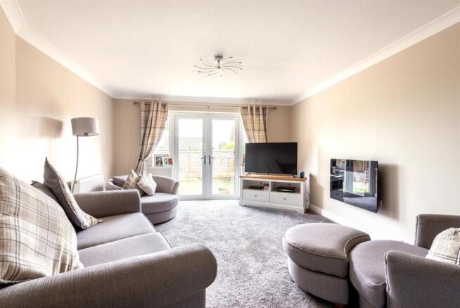 1 Wimbourne Drive living room1a.jpg