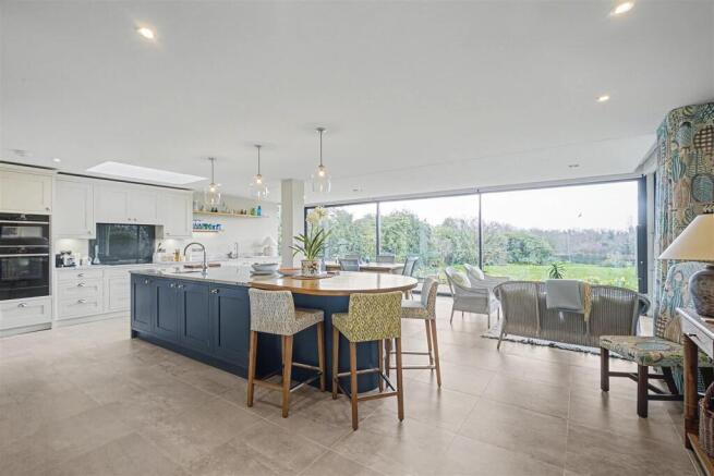 Open Plan Living/Dining Kitchen