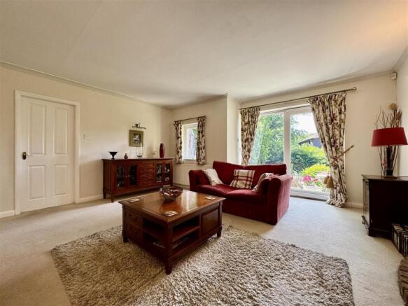 5 bed Detached for sale Image 6