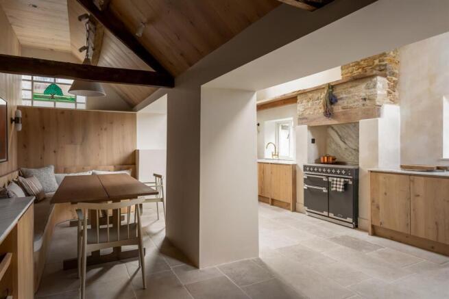 21 - Long Cottage - GL54 4AF - Web.jpg