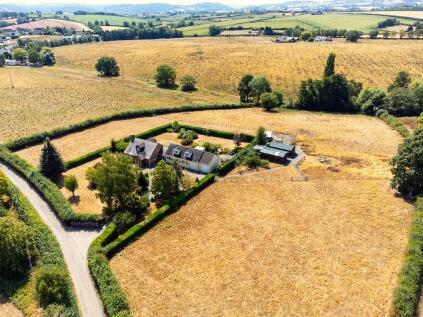 Nr Ross-on-Wye, Versatile House & 4 Acres