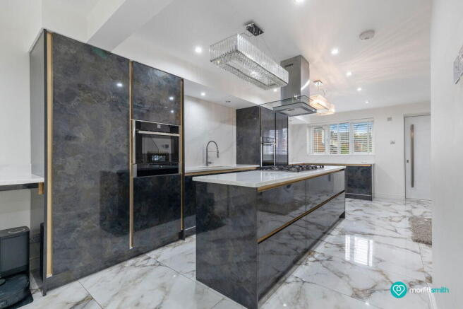 4 bed Detached for sale Image 5
