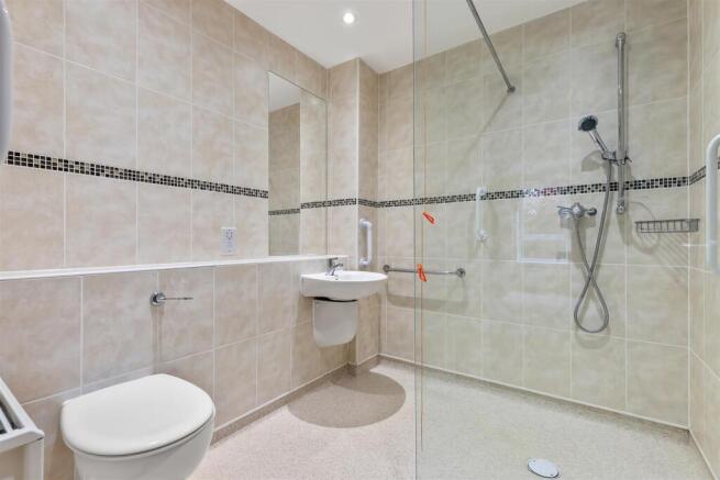 2 bed Apartment for sale Image 11