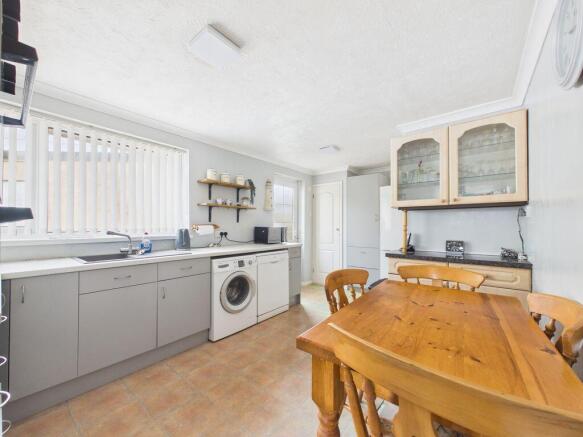 kitchen/dining room