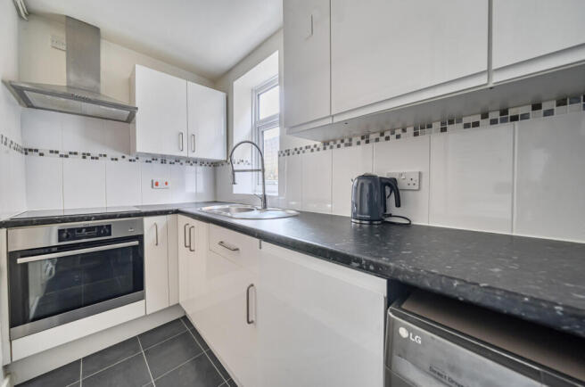 1429524-11-69b427...