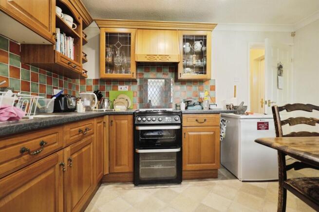 2 bed Semi-Detached for sale Image 5