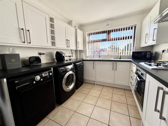 2 bed Detached Bungalow for sale Image 5