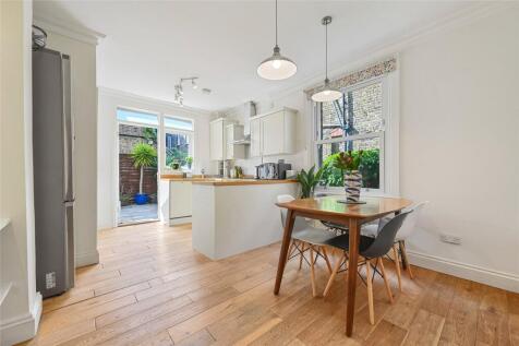 Collingbourne Road, London, W12