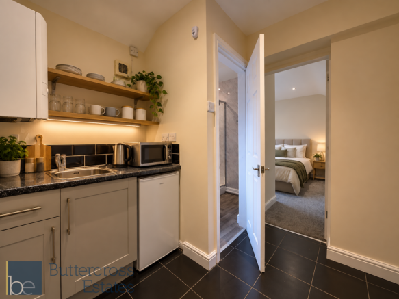 Room 1 Kitchenette