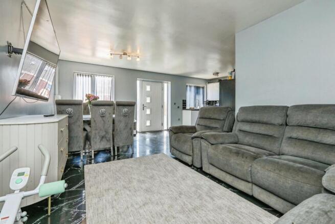 4 bed Detached Bungalow for sale Image 4