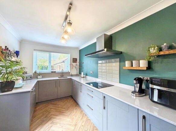 3 bed Semi-Detached for sale Image 8