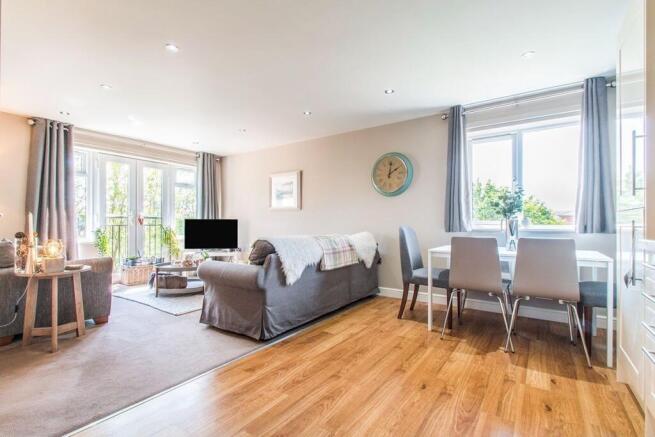 2 bed Apartment to rent Image 6