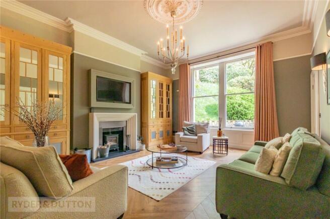 6 bed Detached for sale Image 10