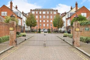Flat 6, Nightingale House, Cathedral Views, Salisbury SP2 7TW