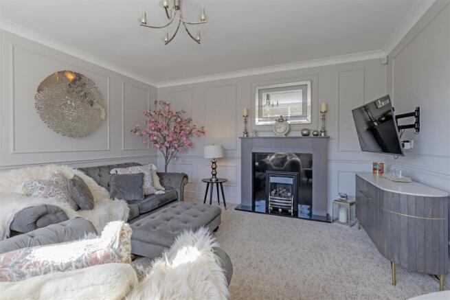 4 bed Detached for sale Image 7