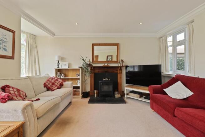5 bed Detached for sale Image 8