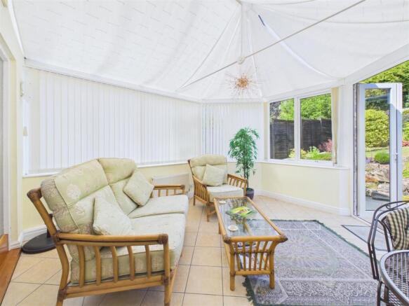 4 bed Detached for sale Image 10