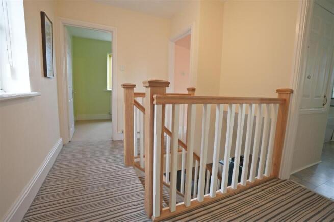 4 bed Detached for sale Image 12