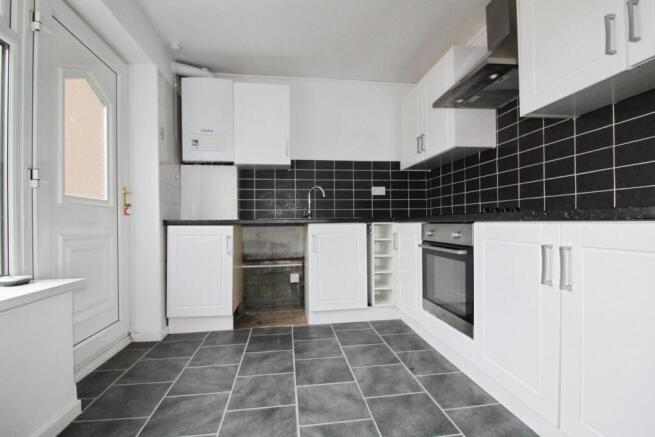 FITTED DINING KITCHEN:
