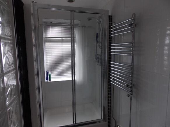 En-suite shower