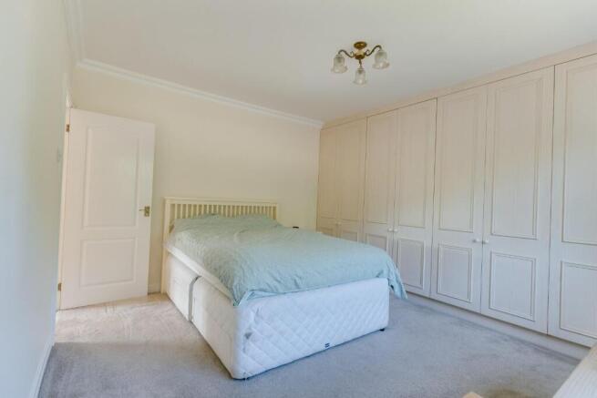 3 bed Town House for sale Image 9