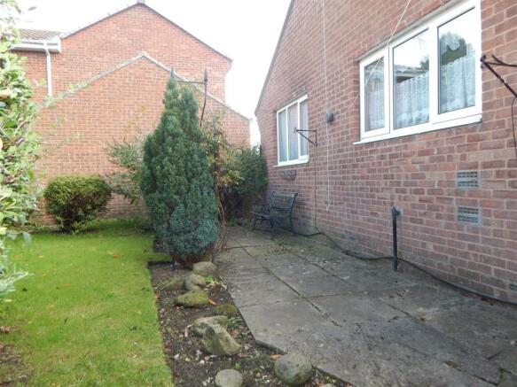 rear garden (3).JPG