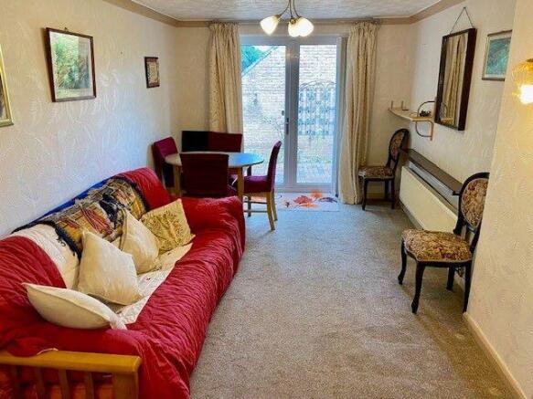 DINING/SITTING ROOM