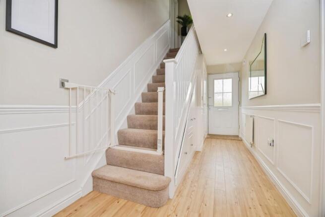 4 bed Detached for sale Image 9