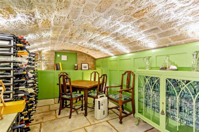 5 bed Detached for sale Image 8