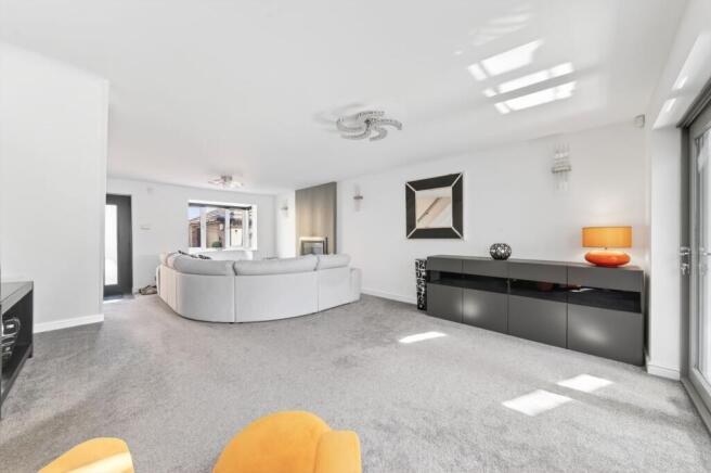 4 bed Detached for sale Image 6