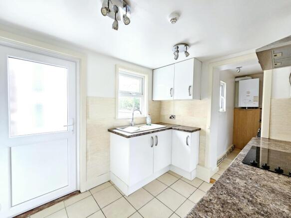 2 bed Flat for sale Image 4