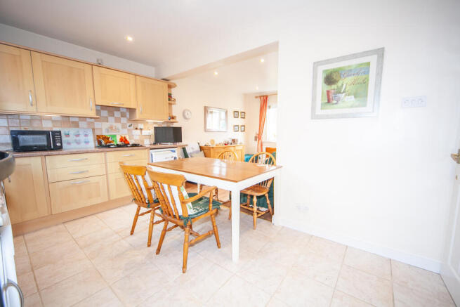 Kitchen/dining/living area