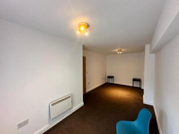 3 bed Apartment to rent Image 11