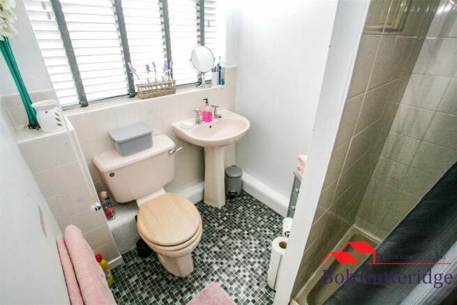 EN SUITE SHOWER ROOM
