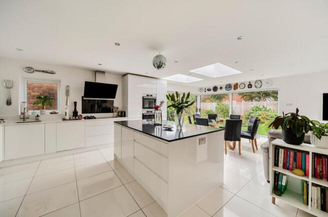 1361737-38-68dcf4...