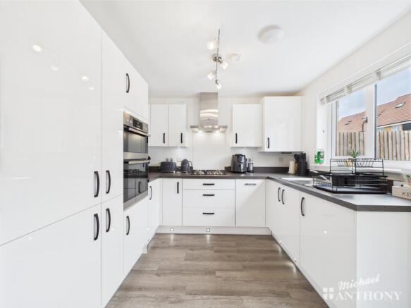 CAM02773G0-PR0305-STILL021