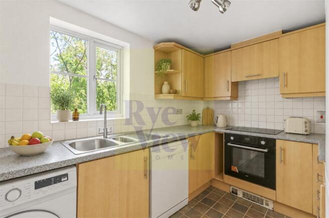 Peatey Court, Princes Gate, HP13 7AY (L)-3 (1).jpg