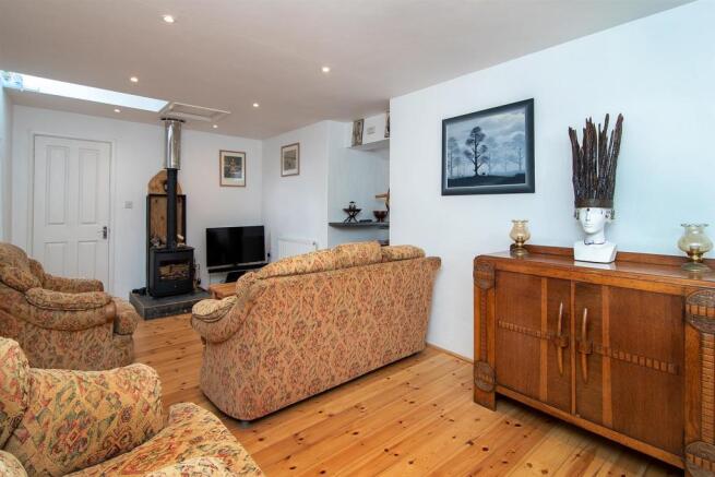 Living room 2.jpg