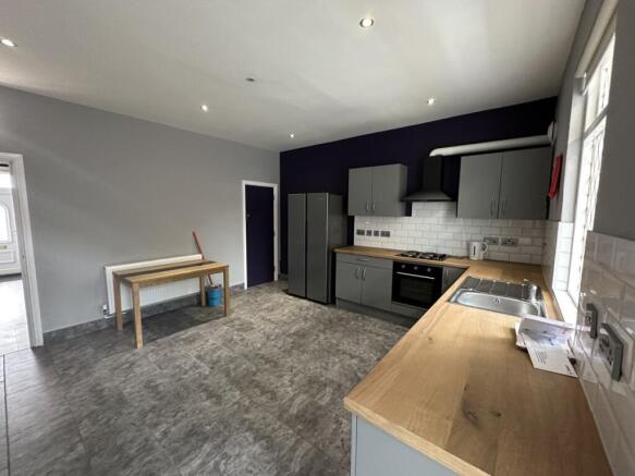 1 bed House Share to rent Image 5