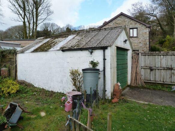 Detached garage