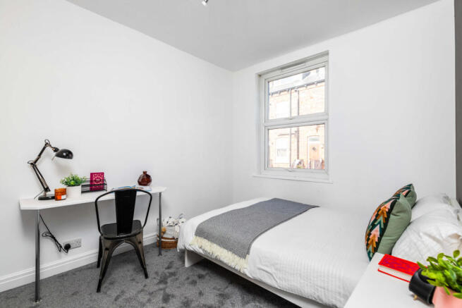 6 bed House to rent Image 9