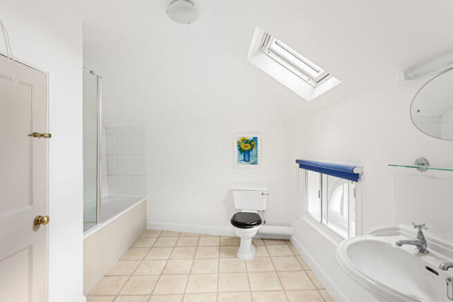 2 bed Flat for sale Image 11