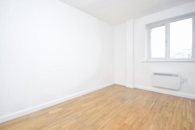 2 bed Flat for sale Image 8